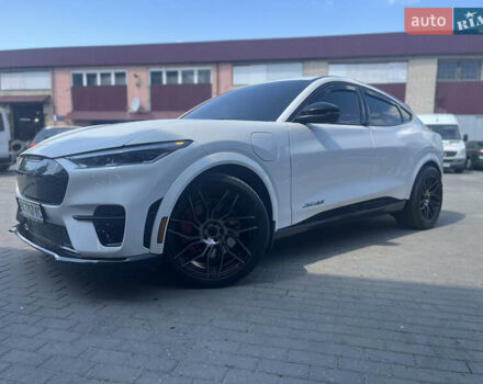 Белый Форд Mustang Mach-E, объемом двигателя 0 л и пробегом 68 тыс. км за 28500 $, фото 2 на Automoto.ua