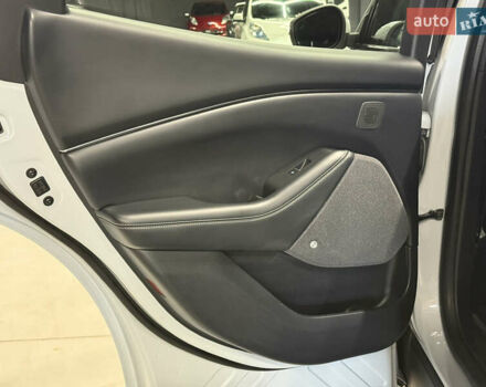 Белый Форд Mustang Mach-E, объемом двигателя 0 л и пробегом 228 тыс. км за 19900 $, фото 52 на Automoto.ua