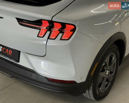 Белый Форд Mustang Mach-E, объемом двигателя 0 л и пробегом 228 тыс. км за 19900 $, фото 40 на Automoto.ua