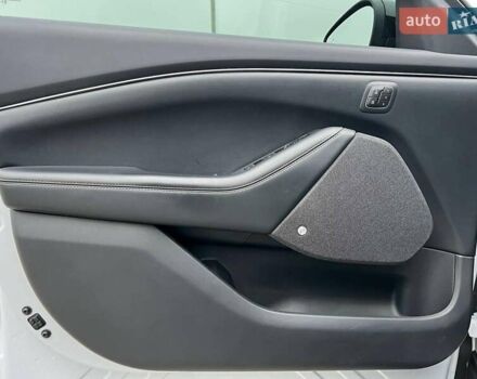 Белый Форд Mustang Mach-E, объемом двигателя 0 л и пробегом 80 тыс. км за 26640 $, фото 14 на Automoto.ua