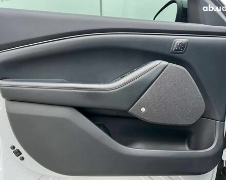 Белый Форд Mustang Mach-E, объемом двигателя 0 л и пробегом 80 тыс. км за 26640 $, фото 14 на Automoto.ua