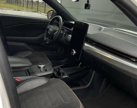 Белый Форд Mustang Mach-E, объемом двигателя 0 л и пробегом 39 тыс. км за 32500 $, фото 12 на Automoto.ua