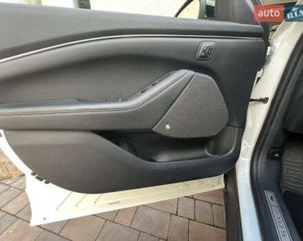 Білий Форд Mustang Mach-E, об'ємом двигуна 0 л та пробігом 48 тис. км за 25100 $, фото 33 на Automoto.ua