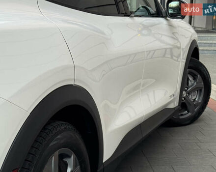 Белый Форд Mustang Mach-E, объемом двигателя 0 л и пробегом 59 тыс. км за 21950 $, фото 52 на Automoto.ua