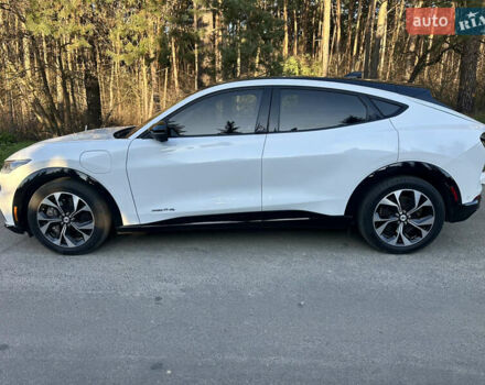 Белый Форд Mustang Mach-E, объемом двигателя 0 л и пробегом 51 тыс. км за 29900 $, фото 4 на Automoto.ua