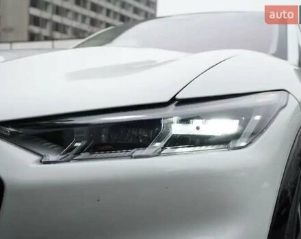 Белый Форд Mustang Mach-E, объемом двигателя 0 л и пробегом 42 тыс. км за 32500 $, фото 7 на Automoto.ua