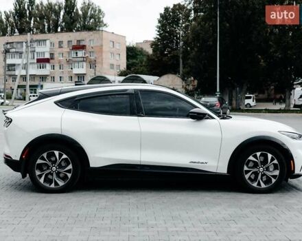 Белый Форд Mustang Mach-E, объемом двигателя 0 л и пробегом 56 тыс. км за 25300 $, фото 3 на Automoto.ua