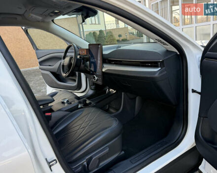 Белый Форд Mustang Mach-E, объемом двигателя 0 л и пробегом 60 тыс. км за 22200 $, фото 69 на Automoto.ua