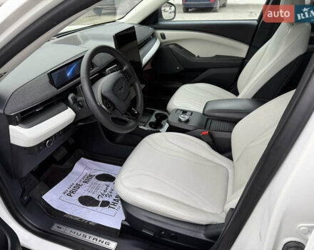Білий Форд Mustang Mach-E, об'ємом двигуна 0 л та пробігом 61 тис. км за 23500 $, фото 9 на Automoto.ua