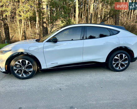 Белый Форд Mustang Mach-E, объемом двигателя 0 л и пробегом 51 тыс. км за 29900 $, фото 3 на Automoto.ua