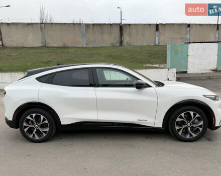 Білий Форд Mustang Mach-E, об'ємом двигуна 0 л та пробігом 61 тис. км за 23500 $, фото 2 на Automoto.ua