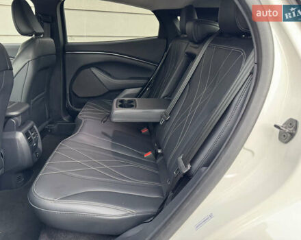 Белый Форд Mustang Mach-E, объемом двигателя 0 л и пробегом 59 тыс. км за 21950 $, фото 81 на Automoto.ua