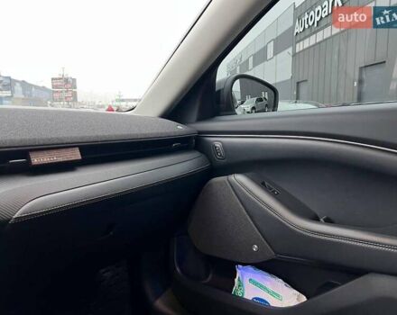 Белый Форд Mustang Mach-E, объемом двигателя 0 л и пробегом 80 тыс. км за 26640 $, фото 27 на Automoto.ua