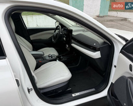 Білий Форд Mustang Mach-E, об'ємом двигуна 0 л та пробігом 61 тис. км за 23500 $, фото 16 на Automoto.ua
