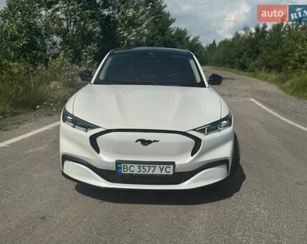 Белый Форд Mustang Mach-E, объемом двигателя 0 л и пробегом 41 тыс. км за 26500 $, фото 2 на Automoto.ua