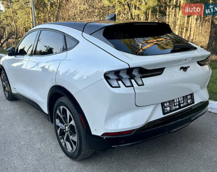 Белый Форд Mustang Mach-E, объемом двигателя 0 л и пробегом 51 тыс. км за 29900 $, фото 6 на Automoto.ua