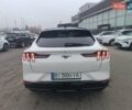 Белый Форд Mustang Mach-E, объемом двигателя 0 л и пробегом 37 тыс. км за 28900 $, фото 6 на Automoto.ua