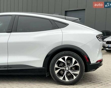 Белый Форд Mustang Mach-E, объемом двигателя 0 л и пробегом 80 тыс. км за 26640 $, фото 3 на Automoto.ua
