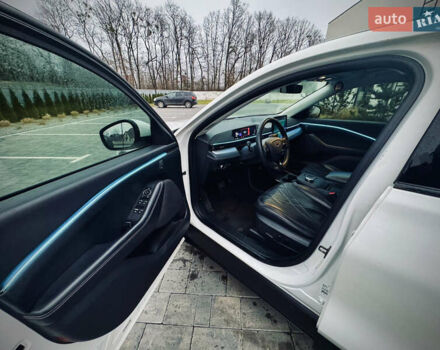 Белый Форд Mustang Mach-E, объемом двигателя 0 л и пробегом 93 тыс. км за 22250 $, фото 12 на Automoto.ua