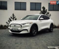 Белый Форд Mustang Mach-E, объемом двигателя 0 л и пробегом 93 тыс. км за 22250 $, фото 3 на Automoto.ua