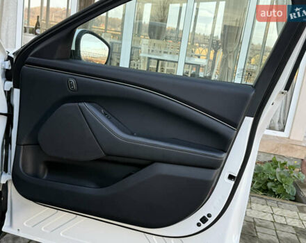 Белый Форд Mustang Mach-E, объемом двигателя 0 л и пробегом 60 тыс. км за 22200 $, фото 63 на Automoto.ua