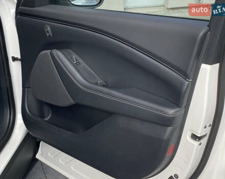 Белый Форд Mustang Mach-E, объемом двигателя 0 л и пробегом 58 тыс. км за 22950 $, фото 71 на Automoto.ua