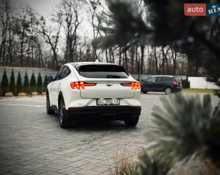 Белый Форд Mustang Mach-E, объемом двигателя 0 л и пробегом 93 тыс. км за 22250 $, фото 2 на Automoto.ua