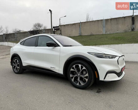 Білий Форд Mustang Mach-E, об'ємом двигуна 0 л та пробігом 61 тис. км за 23500 $, фото 1 на Automoto.ua