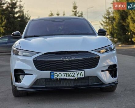 Белый Форд Mustang Mach-E, объемом двигателя 0 л и пробегом 31 тыс. км за 31999 $, фото 1 на Automoto.ua