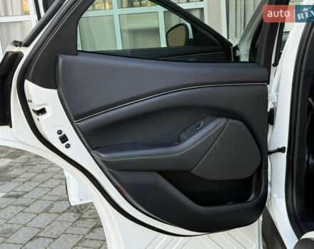 Белый Форд Mustang Mach-E, объемом двигателя 0 л и пробегом 60 тыс. км за 22200 $, фото 54 на Automoto.ua