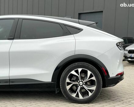 Белый Форд Mustang Mach-E, объемом двигателя 0 л и пробегом 80 тыс. км за 26640 $, фото 3 на Automoto.ua
