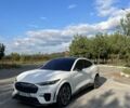 Белый Форд Mustang Mach-E, объемом двигателя 0 л и пробегом 39 тыс. км за 32500 $, фото 2 на Automoto.ua