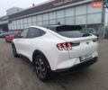 Белый Форд Mustang Mach-E, объемом двигателя 0 л и пробегом 37 тыс. км за 30500 $, фото 5 на Automoto.ua