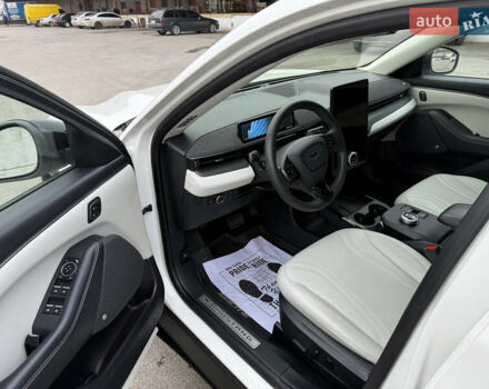 Білий Форд Mustang Mach-E, об'ємом двигуна 0 л та пробігом 61 тис. км за 23500 $, фото 10 на Automoto.ua