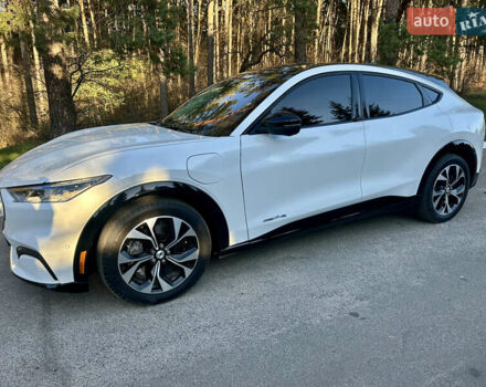 Белый Форд Mustang Mach-E, объемом двигателя 0 л и пробегом 51 тыс. км за 29900 $, фото 2 на Automoto.ua