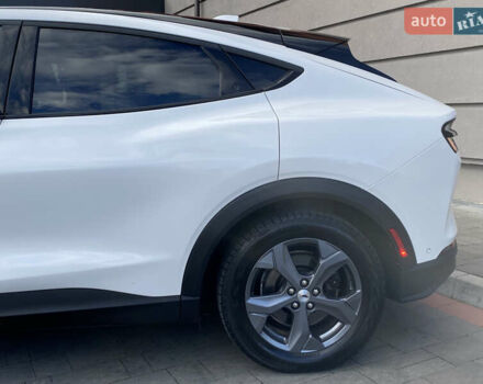 Белый Форд Mustang Mach-E, объемом двигателя 0 л и пробегом 58 тыс. км за 22950 $, фото 30 на Automoto.ua