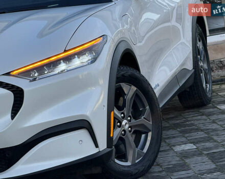 Белый Форд Mustang Mach-E, объемом двигателя 0 л и пробегом 60 тыс. км за 22200 $, фото 5 на Automoto.ua