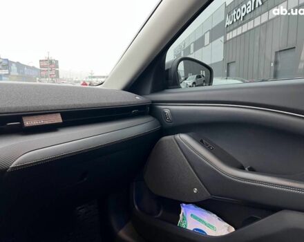 Белый Форд Mustang Mach-E, объемом двигателя 0 л и пробегом 80 тыс. км за 26640 $, фото 25 на Automoto.ua