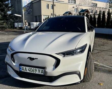 Белый Форд Mustang Mach-E, объемом двигателя 0 л и пробегом 4 тыс. км за 40000 $, фото 1 на Automoto.ua
