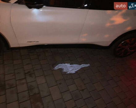 Білий Форд Mustang Mach-E, об'ємом двигуна 0 л та пробігом 48 тис. км за 25100 $, фото 15 на Automoto.ua