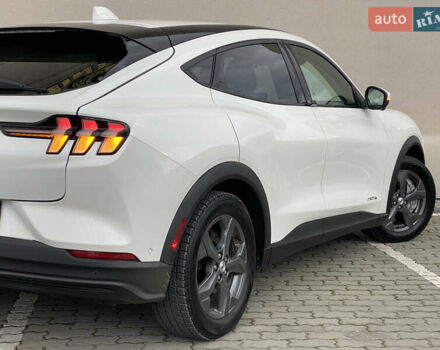 Білий Форд Mustang Mach-E, об'ємом двигуна 0 л та пробігом 58 тис. км за 22450 $, фото 43 на Automoto.ua