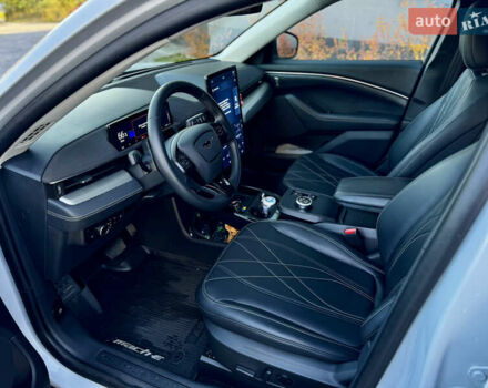 Білий Форд Mustang Mach-E, об'ємом двигуна 0 л та пробігом 32 тис. км за 24900 $, фото 7 на Automoto.ua