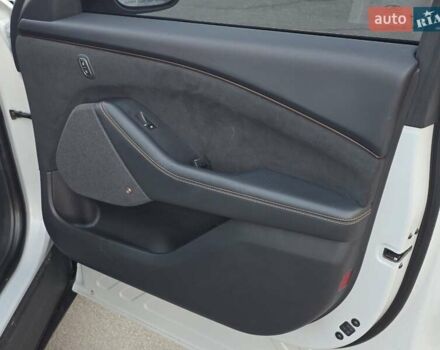 Белый Форд Mustang Mach-E, объемом двигателя 0 л и пробегом 31 тыс. км за 31999 $, фото 61 на Automoto.ua