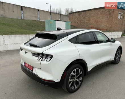 Білий Форд Mustang Mach-E, об'ємом двигуна 0 л та пробігом 61 тис. км за 23500 $, фото 3 на Automoto.ua