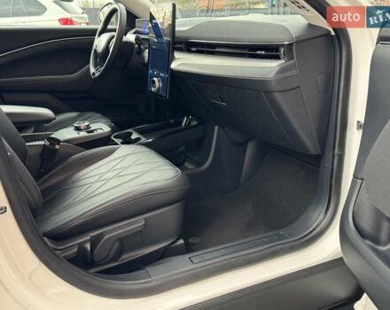 Белый Форд Mustang Mach-E, объемом двигателя 0 л и пробегом 59 тыс. км за 21950 $, фото 74 на Automoto.ua