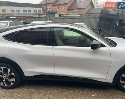 Белый Форд Mustang Mach-E, объемом двигателя 0 л и пробегом 42 тыс. км за 24500 $, фото 2 на Automoto.ua