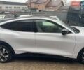 Белый Форд Mustang Mach-E, объемом двигателя 0 л и пробегом 42 тыс. км за 24500 $, фото 2 на Automoto.ua