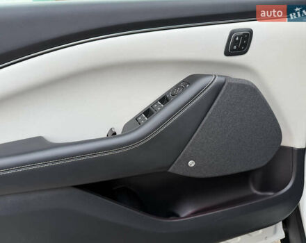 Білий Форд Mustang Mach-E, об'ємом двигуна 0 л та пробігом 61 тис. км за 23500 $, фото 11 на Automoto.ua