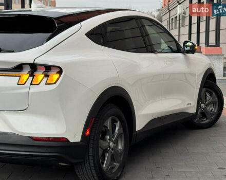 Белый Форд Mustang Mach-E, объемом двигателя 0 л и пробегом 59 тыс. км за 21950 $, фото 51 на Automoto.ua