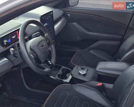 Белый Форд Mustang Mach-E, объемом двигателя 0 л и пробегом 31 тыс. км за 31999 $, фото 47 на Automoto.ua